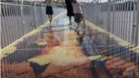 國內(nèi)首座3D玻璃橋 比張家界玻璃棧道還要恐怖