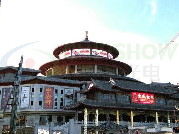 齊普光電360°圓弧中空屏亮相中山紅木博覽城 1.jpg