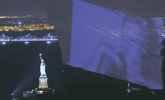 這塊空中巨幅廣告屏幕獲得了吉尼斯世界紀錄 .gif