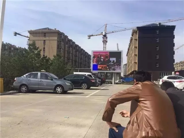 技術更新 戶外LED大屏開玩直播真人秀 7.webp.jpg