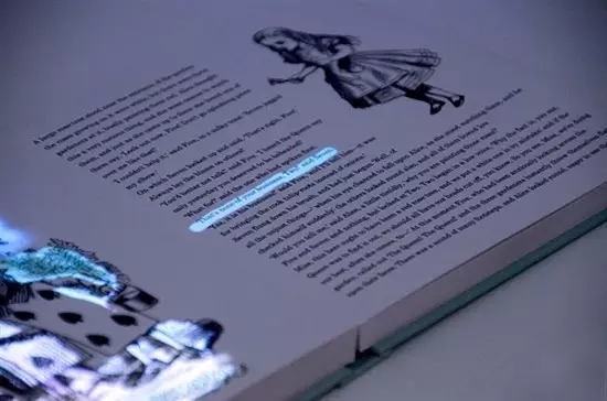 【視頻】索尼黑科技投影儀 把桌面瞬間變成觸摸屏 6.webp.jpg