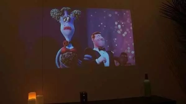 【視頻】索尼黑科技投影儀 把桌面瞬間變成觸摸屏 10.webp.jpg