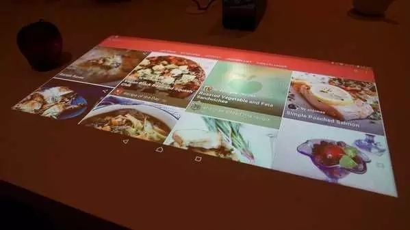 【視頻】索尼黑科技投影儀 把桌面瞬間變成觸摸屏 15.webp.jpg