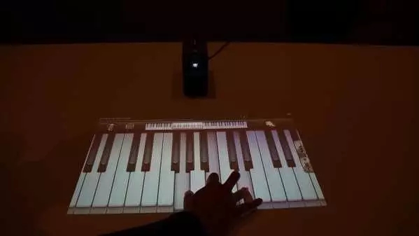 【視頻】索尼黑科技投影儀 把桌面瞬間變成觸摸屏 18.webp.jpg