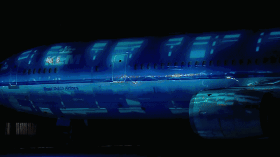 樓體投影見多了？這次，我們在飛機上投影！ 2.gif