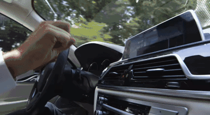 沒想到還可以隔空操控汽車 6.gif