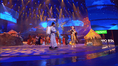 這個舞臺憑什么挑動你的視覺神經(jīng) 7.gif