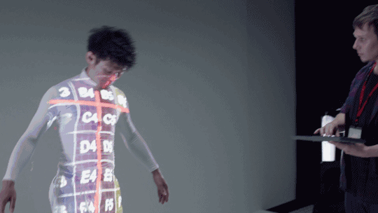 日本*新實時追蹤投影互動來襲 1.gif