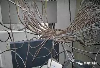 那些慘不忍睹的安防監控室 4.webp.jpg