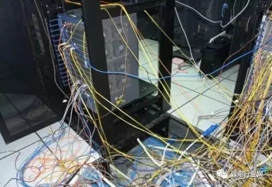 那些慘不忍睹的安防監控室 12.webp.jpg