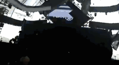 強風超舞臺風阻致舞臺倒塌， 學點不倒術 5.gif