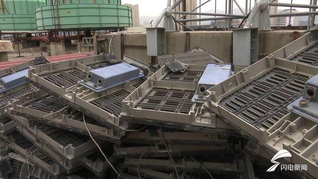 濟南最大面積違規LED廣告顯示屏被拆除 8.jpg