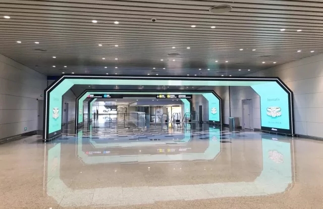 奧拓電子LED屏閃耀白云機場T2航站樓 2.webp.jpg