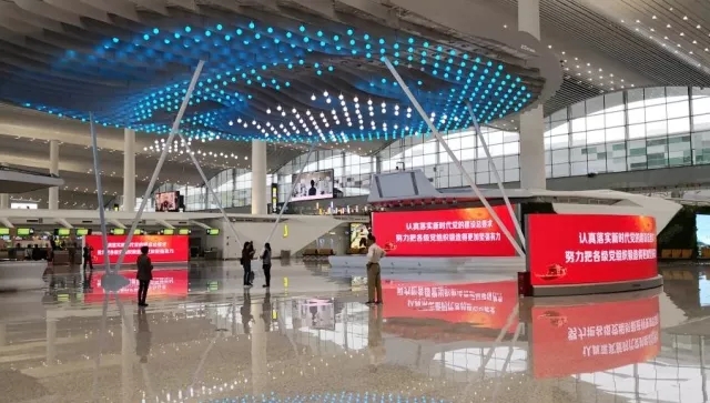 奧拓電子LED屏閃耀白云機場T2航站樓 4.webp.jpg