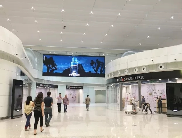 奧拓電子LED屏閃耀白云機場T2航站樓 5.webp.jpg