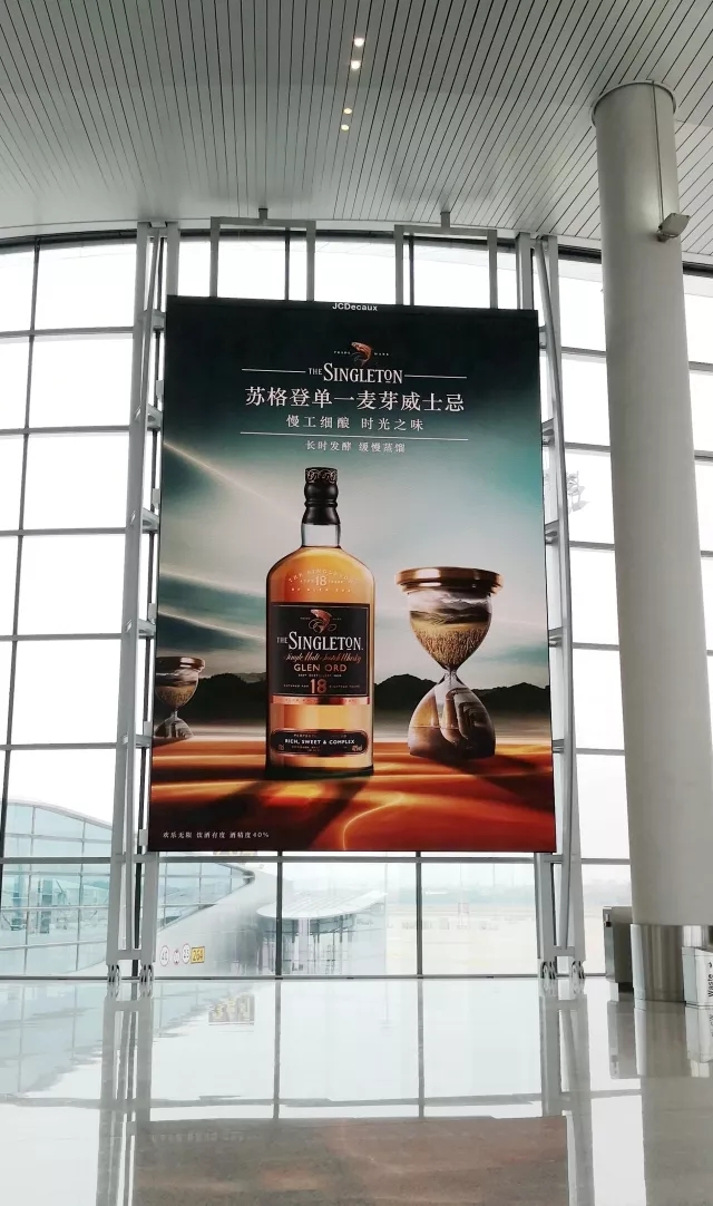 奧拓電子LED屏閃耀白云機場T2航站樓 6.webp.jpg