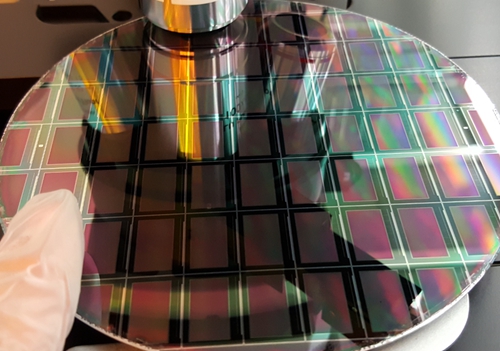 推單片全彩MicroLED矩陣，Plessey選了JDC的硅背板.jpg