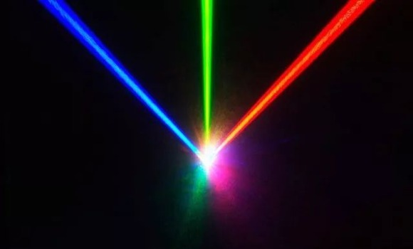 RGB激光 VS 小間距LED，一文看懂高端電影院線屏幕 1.png