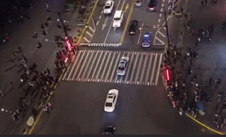 上海13個路口安裝新型LED行人過街提示系統，未來還將推廣 1.gif