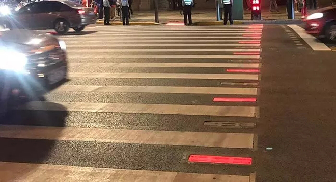 上海13個路口安裝新型LED行人過街提示系統，未來還將推廣 2.webp.jpg