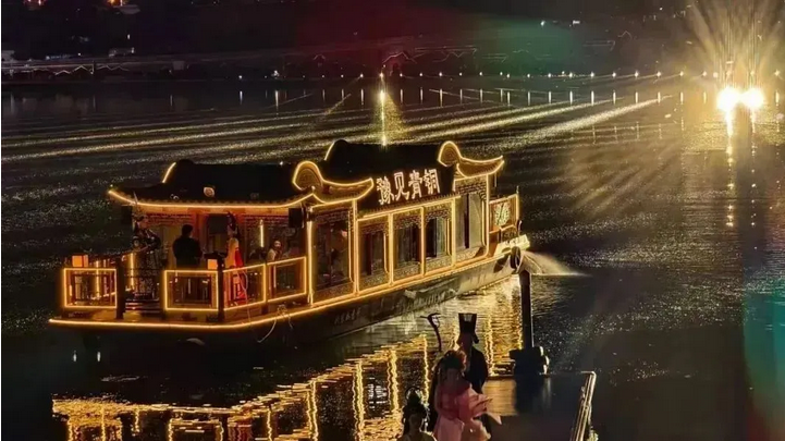 Screenshot 2024-08-13 at 13-13-53 CCTV報道 利亞德傾情打造行浸式光影盛宴《如意·龍湖》，閃耀鄭州！.png